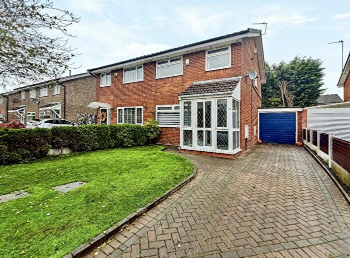 3 Bedroom Semi-Detached House For Sale In Bader Drive, Hopwood, Heywood, Manchester, OL10