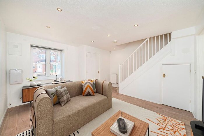 2 Bedroom End Of Terrace House For Sale In Newmarsh Road, Thamesmead, SE28