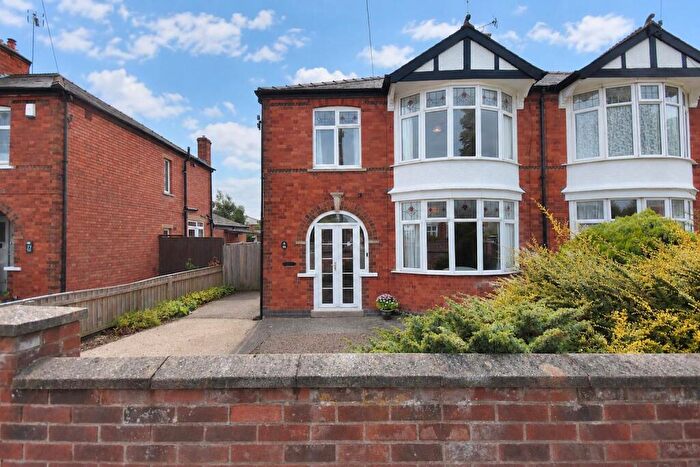 3 Bedroom Semi-Detached House For Sale In Boundary Road, Newark, NG24