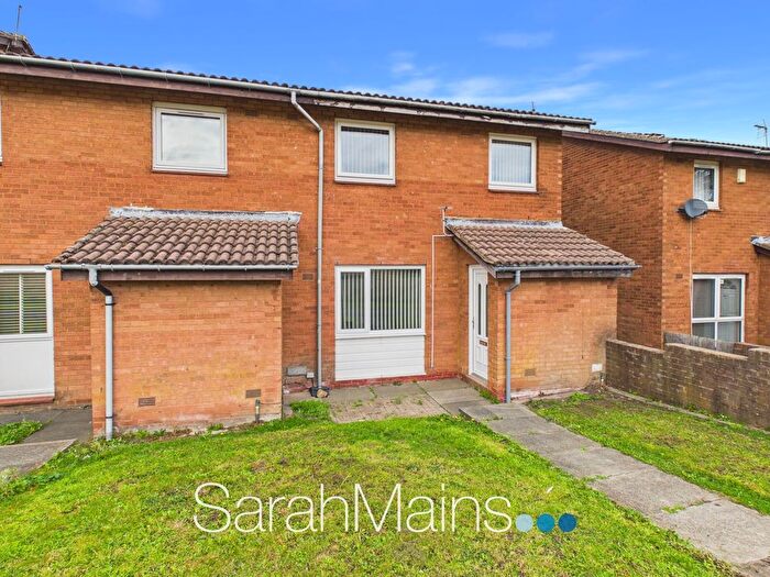 3 Bedroom End Of Terrace House For Sale In Coltsfoot Gardens, Windy Nook, Gateshead, NE10