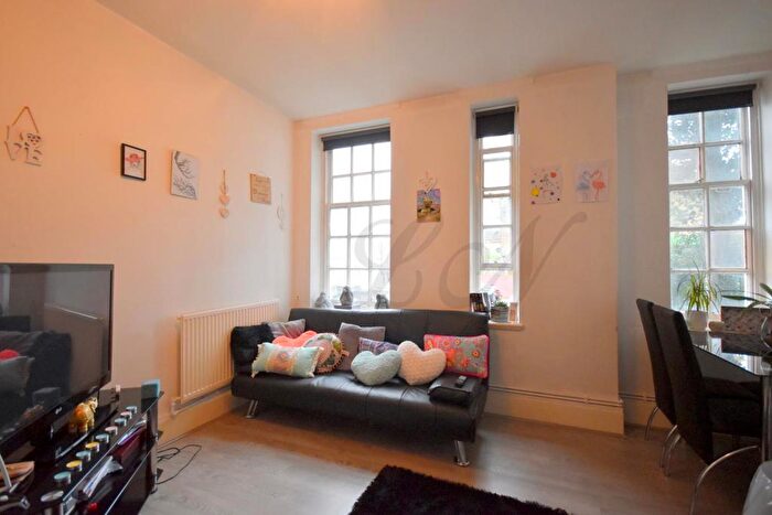2 Bedroom Flat To Rent In Charlton Road, Blackheath, SE3