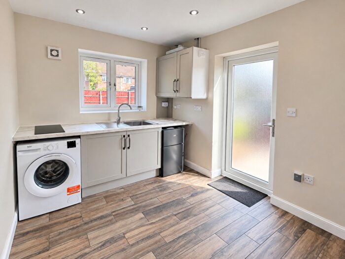 Studio To Rent In Cemetery Road, Houghton Regis, Dunstable, Bedfordshire, LU5