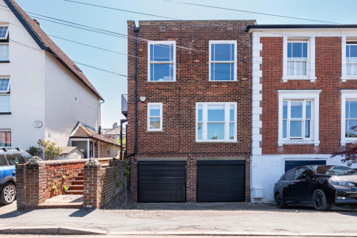 1 Bedroom Flat For Sale In Arundel Road, Dorking, RH4