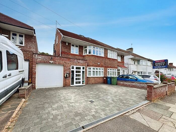 4 Bedroom Semi-Detached House For Sale In Cheyneys Avenue, Edgware, HA8