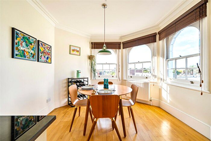 2 Bedroom Flat For Sale In Brighton Road, Surbiton, KT6