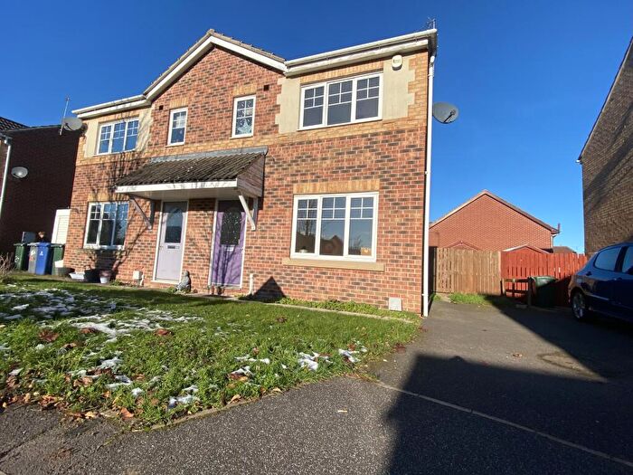 3 Bedroom House To Rent In Castle Avenue, Rossington, DN11