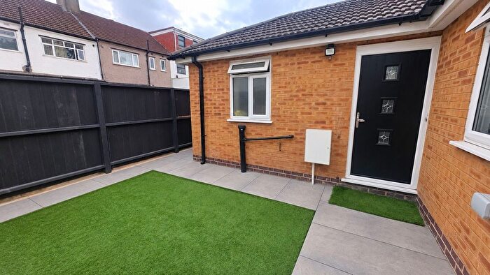 1 Bedroom Semi-Detached House To Rent In Ashurst Drive, Ilford, IG2