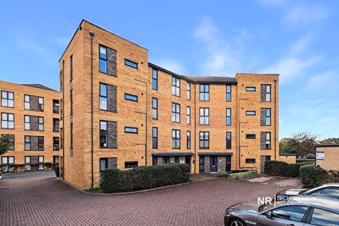 2 Bedroom Flat For Sale In Tala Close, Surbiton, KT6