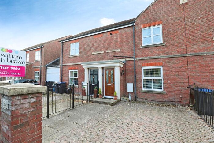 2 Bedroom Terraced House For Sale In Redfearn Mews, Harrogate, HG2