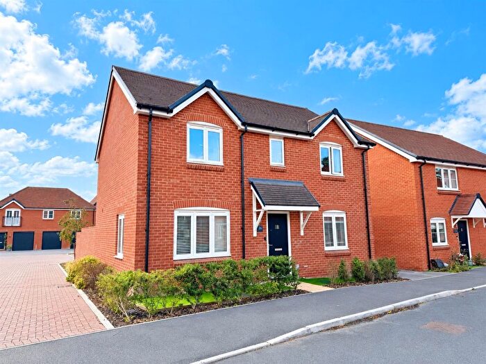 4 Bedroom Detached House For Sale In Avon Road, Curbridge, SO30
