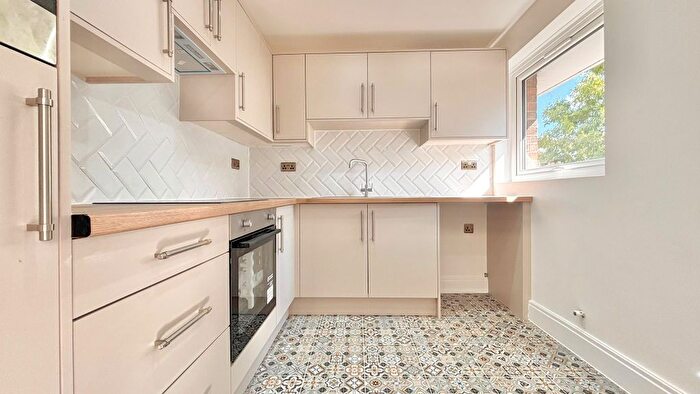 2 Bedroom Flat To Rent In Inks Green, Chingford, E4