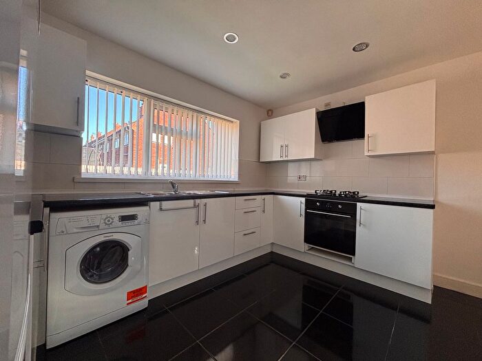 3 Bedroom Semi-Detached House To Rent In Evesham Crescent, Walsall, WS3