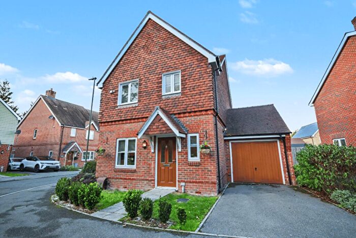 3 Bedroom Detached House For Sale In Juniper Close, Wrecclesham, Farnham, GU10