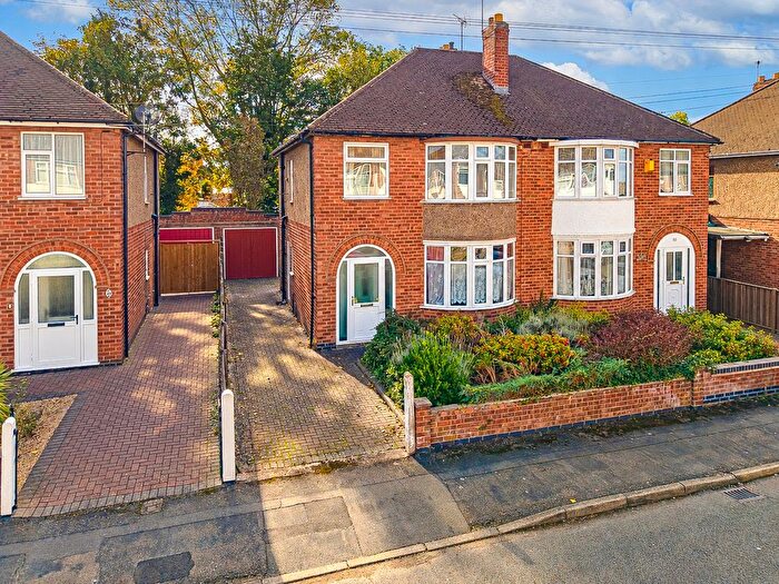 3 Bedroom Semi-Detached House For Sale In Roehampton Drive, Wigston, Leicestershire, LE18