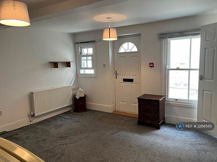 1 Bedroom Flat To Rent In Buckingham St, Aylesbury, HP20