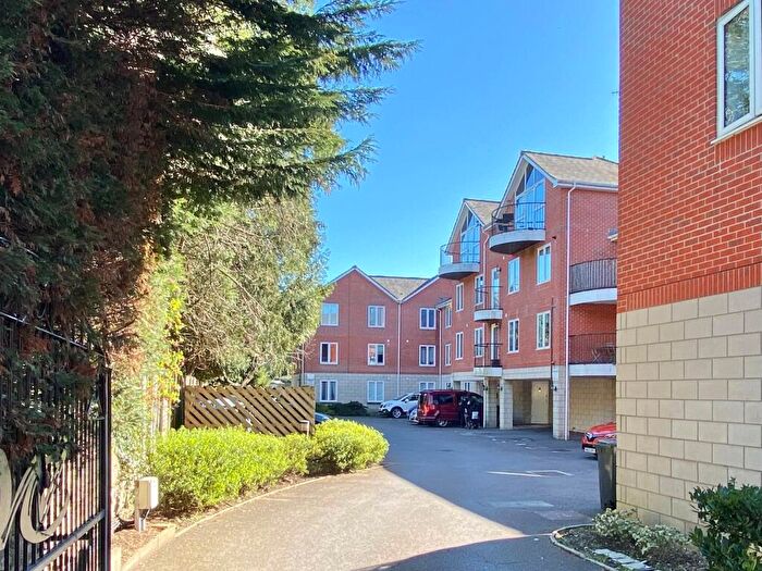 1 Bedroom Apartment For Sale In Warwick Court Bournemouth Road, Lower Parkstone, BH14