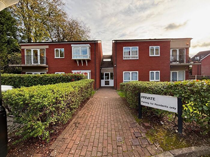 2 Bedroom Flat To Rent In Yewdale, Birmingham, B17