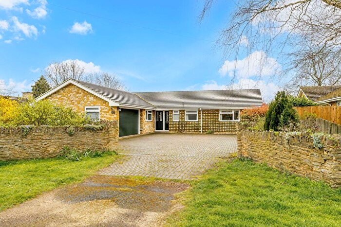 3 Bedroom Detached Bungalow For Sale In Park End, Croughton, NN13