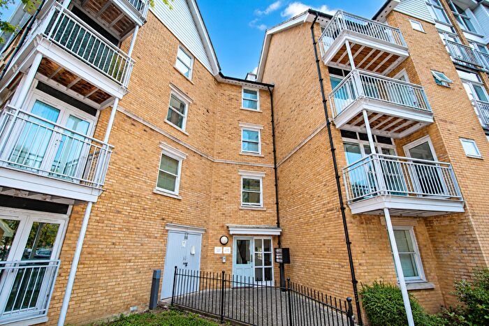 3 Bedroom Flat To Rent In Bingley Court, Canterbury, CT1