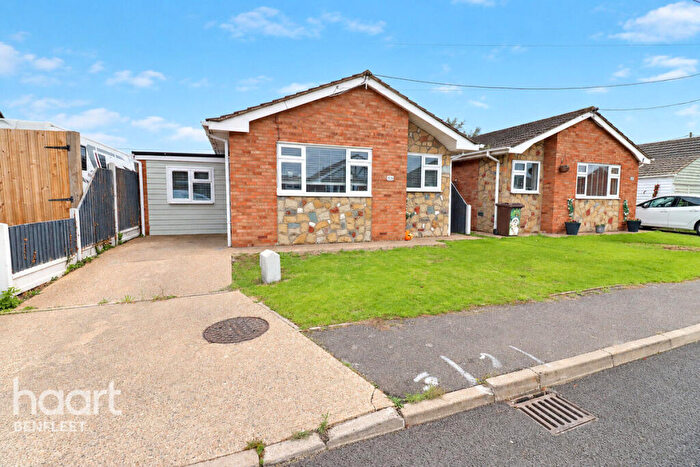 2 Bedroom Detached Bungalow For Sale In Van Diemens Pass, Canvey Island, SS8