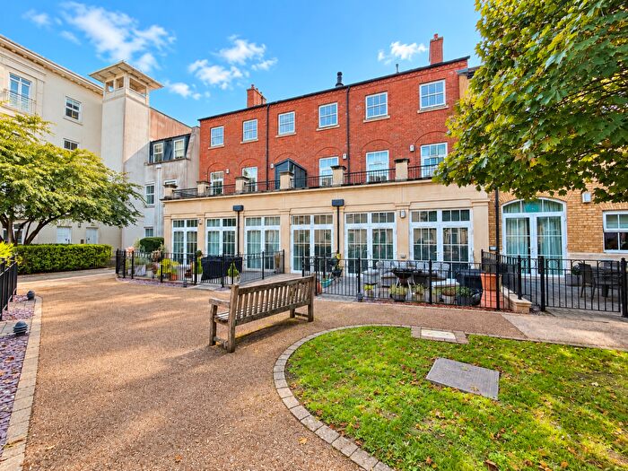 2 Bedroom Apartment For Sale In West Court, Rumbush Lane, Dickens Heath, B90