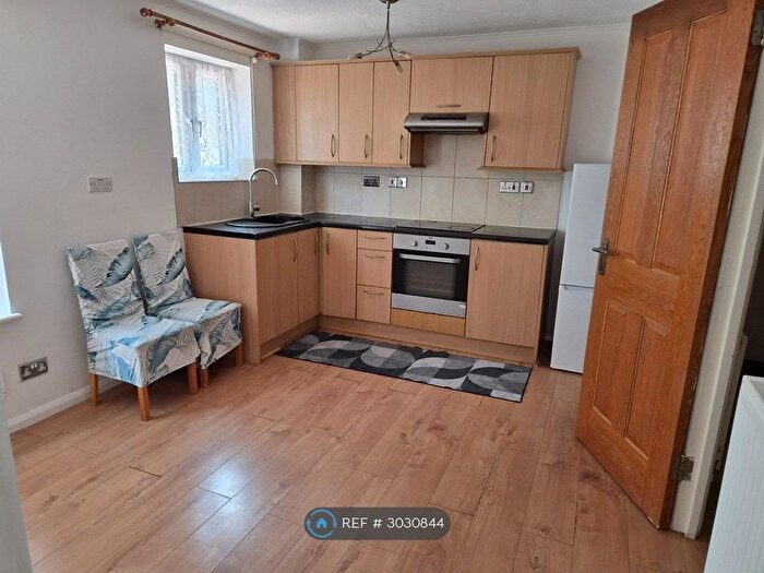 2 Bedroom Maisonette To Rent In Bowyer Close, London, E6