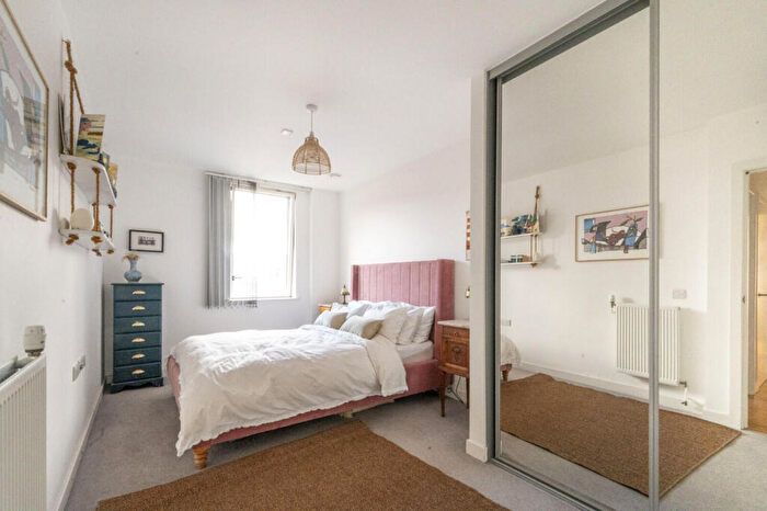 2 Bedroom Flat For Sale In Sutherland Road, Walthamstow, London, E17