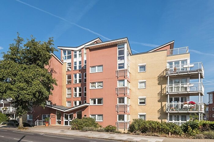 2 Bedroom Flat To Rent In Twickenham Road, Teddington, TW11