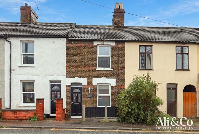 2 Bedroom Cottage For Sale In Whitehall Lane, Grays, RM17