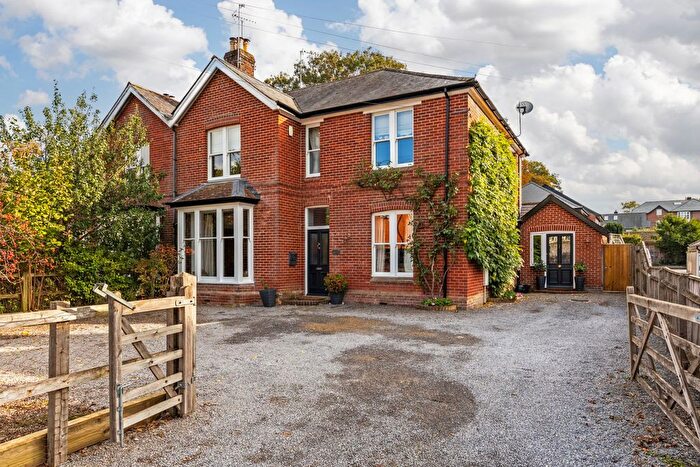 5 Bedroom Semi-Detached House To Rent In Hazeley Road, Twyford, SO21