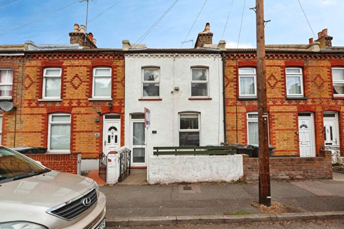 2 Bedroom Terraced House For Sale In Raphael Road, Gravesend, Kent, DA12