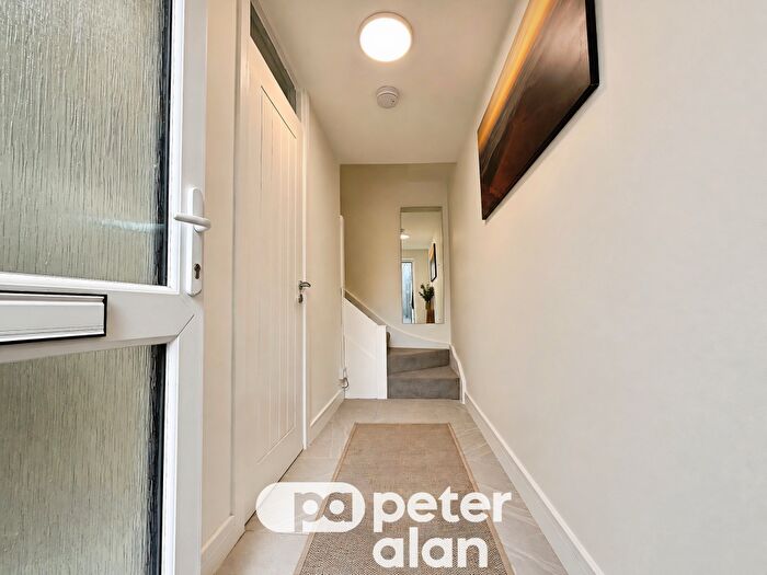 2 Bedroom Flat To Rent In Merthyr Road. Whitchurch, CF14