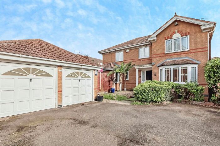 4 Bedroom Detached House For Sale In Mead Road, Kettering, NN15