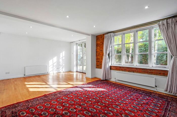 3 Bedroom End Of Terrace House For Sale In Derby Road, London, E9