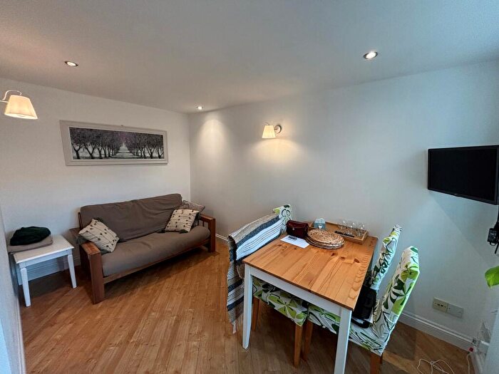 2 Bedroom House To Rent In Fore Street, Exeter, EX4