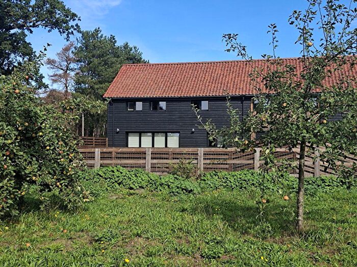 3 Bedroom Barn Conversion To Rent In West Bilney, PE32