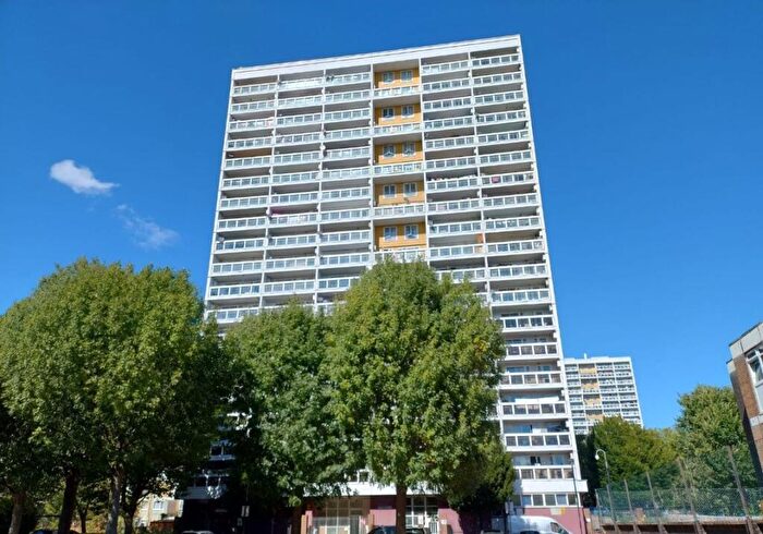 3 Bedroom Flat For Sale In Flat Sleaford House, Fern Street, London, Tower Hamlets, E3