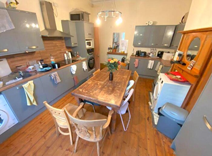 8 Bedroom House To Rent In Regent Park Terrace, Leeds, LS6