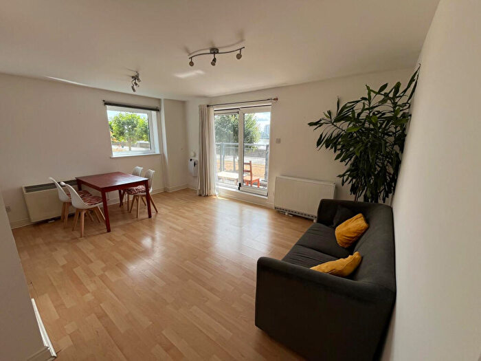 2 Bedroom Apartment To Rent In Lowestoft Mews, Docklands, London, E16