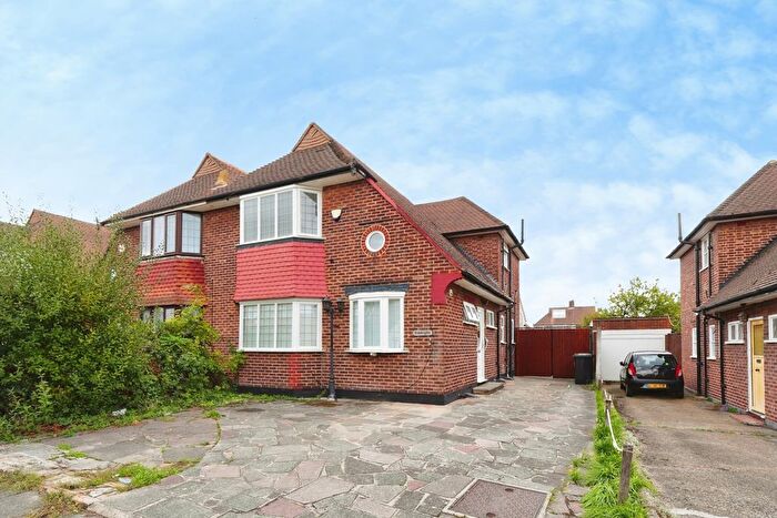 3 Bedroom Semi-Detached House For Sale In Woodham Road, London, SE6