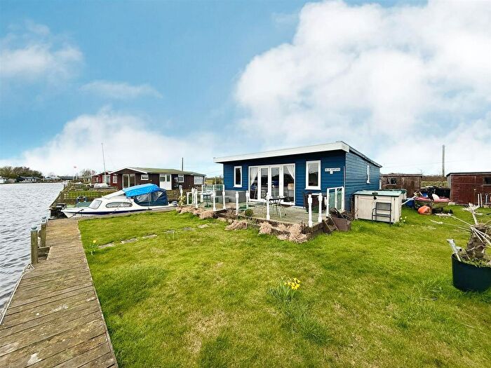 3 Bedroom Detached Bungalow For Sale In North West Riverbank, Potter Heigham, NR29