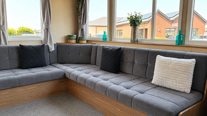 3 Bedroom Mobile/park Home For Sale In Seaview Holiday Park, St John's Rd Whitstable, CT5