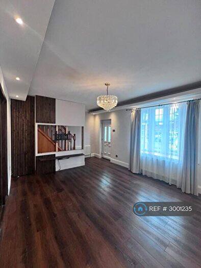 3 Bedroom Semi-Detached House To Rent In Digby Road, Rochdale, OL11