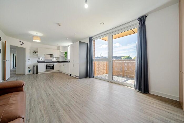 3 Bedroom Flat For Sale In Yeoman Street, Surrey Quays, London, SE8