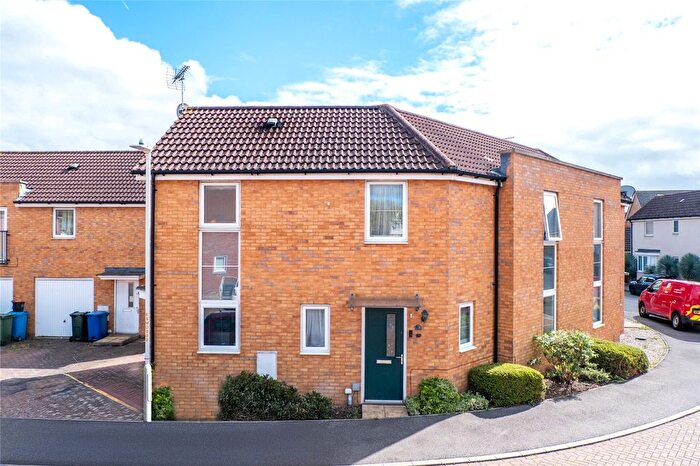 3 Bedroom Semi-Detached House For Sale In Spinel Close, Sittingbourne, Kent, ME10