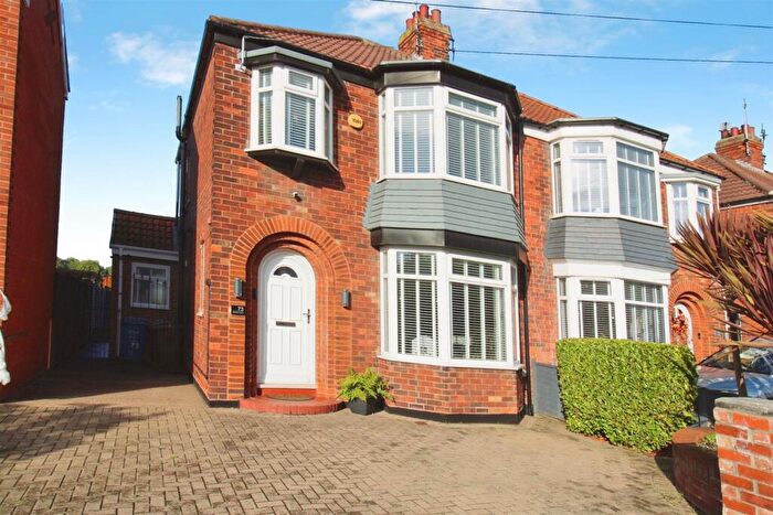 3 Bedroom Semi-Detached House For Sale In Birklands Drive, Hull, HU8