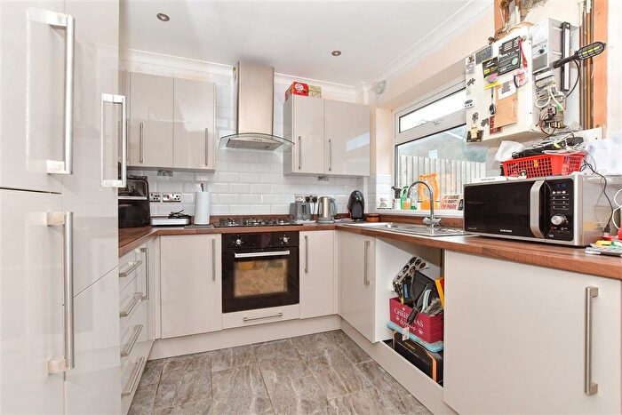 2 Bedroom End Of Terrace House For Sale In Downside Road, Whitfield, Kent, CT16