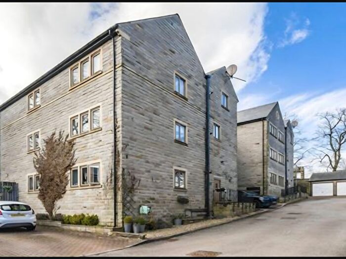 2 Bedroom Flat For Sale In Bradford, West Yorkshire, BD14