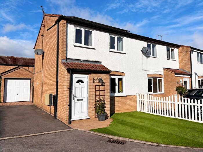 3 Bedroom End Of Terrace House For Sale In Lincoln Way, Daventry, Northamptonshire, NN11