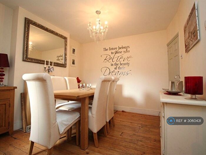 3 Bedroom Semi-Detached House To Rent In Firbank Road, Bedford, MK42